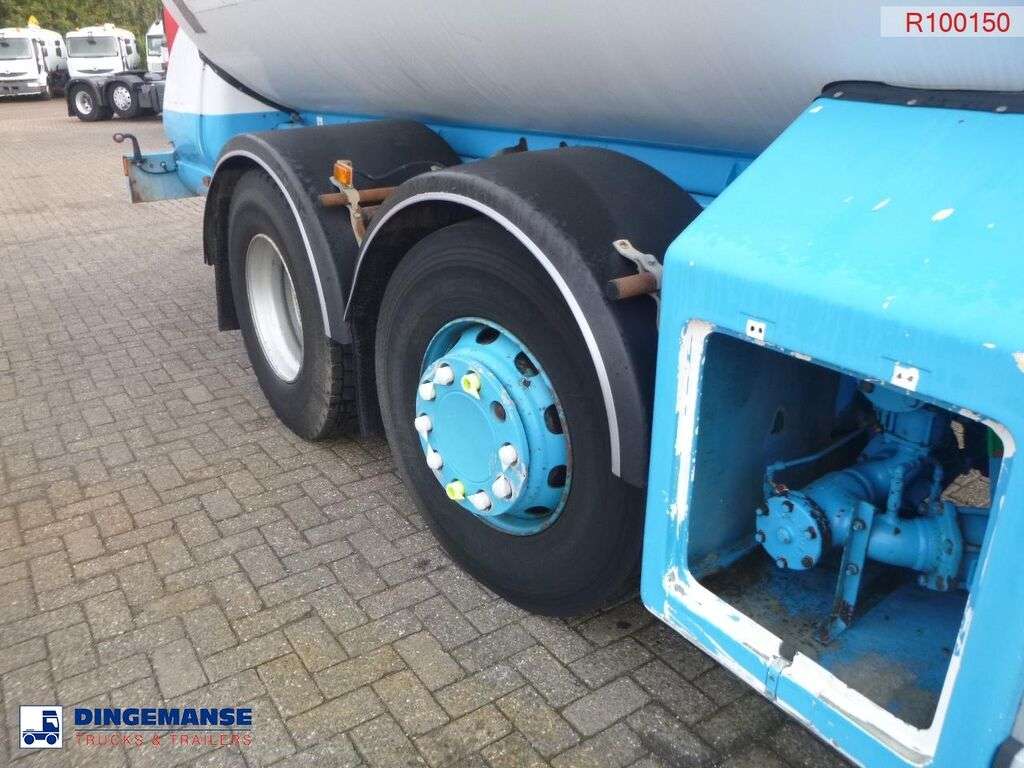 RENAULT Premium 320.26 6x2 gas tank 28.5 m3 gas tank truck - Photo 20
